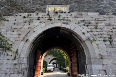 世界上保存最完好的城门 中华门原名聚宝门(位于...