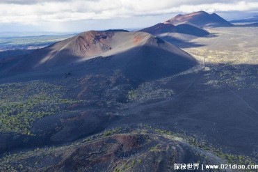 世界上最大的火山群 俄罗斯堪察加火山群(超过300座)
