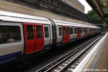 世界上最早的地铁 是英国的伦敦地铁历史悠久(修...