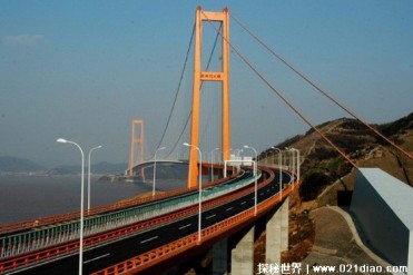 世界十大著名悬索桥 明石海峡大桥全长3911米(位...