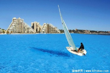 世界上最大的人工游泳池 阿尔加罗沃游泳池(蓄水...