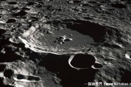 月球表面惊现水冰 或存在全球性水冰层（坑洞中发现）